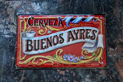 la-botella-golden-de-033-litros-cuesta-150-euros-HQWHNVAECZEXBKKVLR3WYEOL6Q